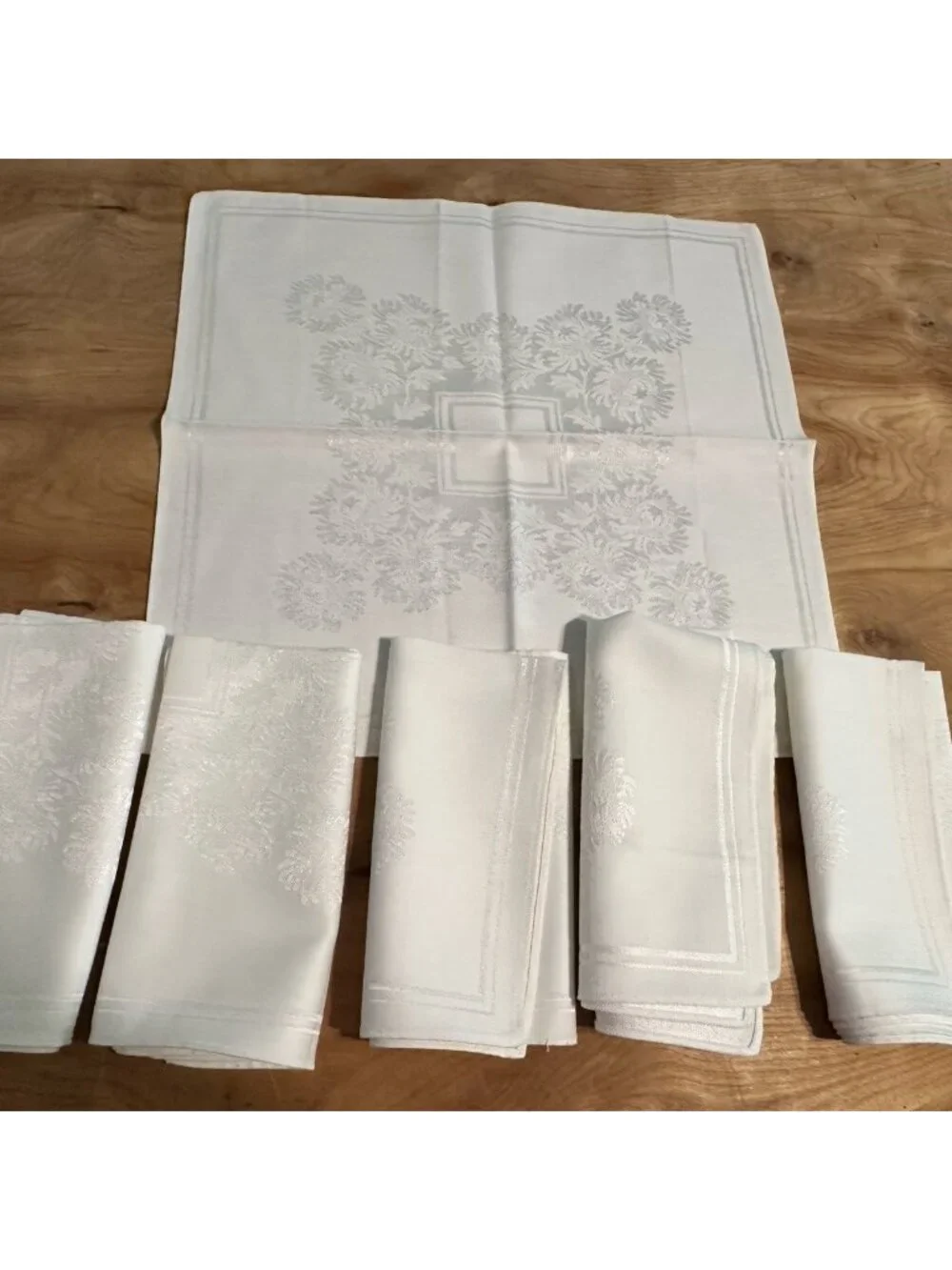 6- Vintage White  Damask Cloth Napkins Floral  chrysanthemum Mums Dinner Party